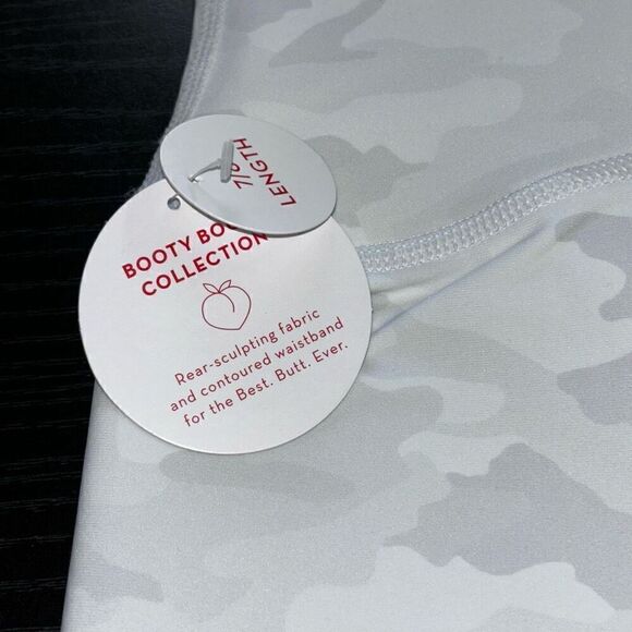 Spanx booty boost 7/8 printed white camo leggings 2X new - Picture 8 of 11